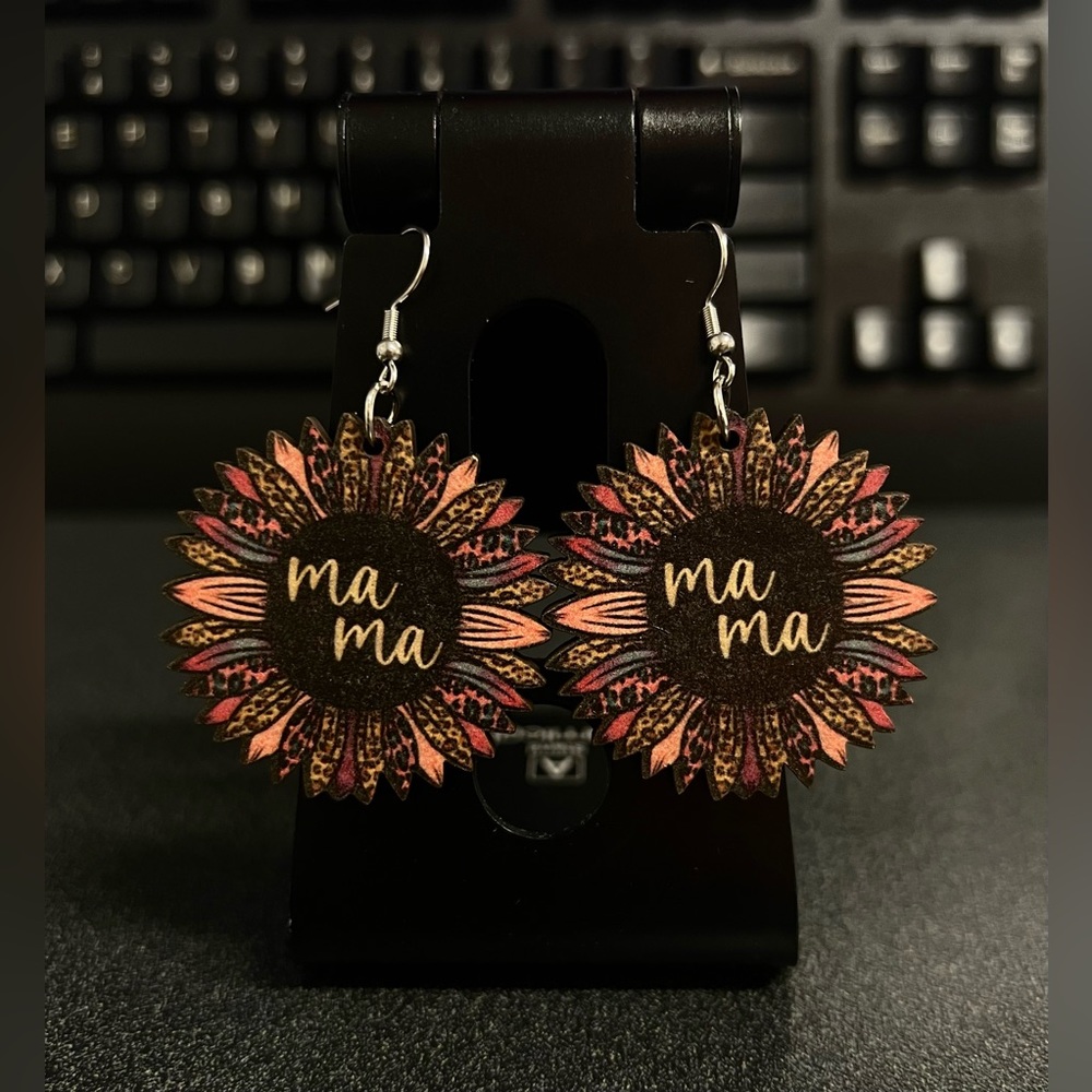 Sunflower Shape Wooden  “Mama” Earrings 👩‍👧🤰🏻